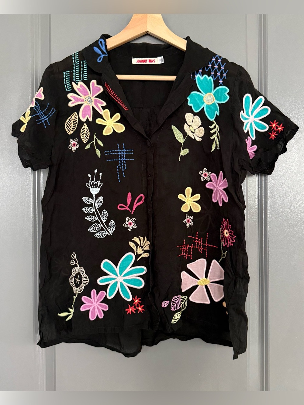 Johnny Was Black Embroidered Short Sleeve Button Down Kiki Appliqué Blouse